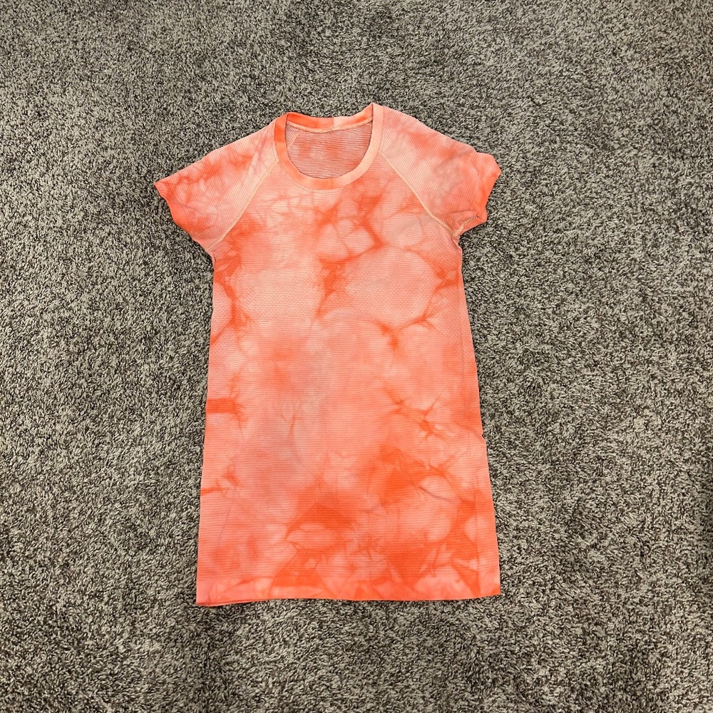 lululemon swiftly tech short sleeve raspberry cream marble dye size 4